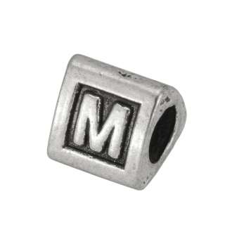 Buchstabenperle "M", dreieckig, Metall, silberfarben 